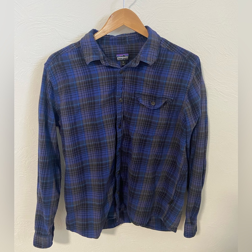 Patagonia Blue and Black Plaid Button-Down Shirt Fjord Lightweight Flannel
